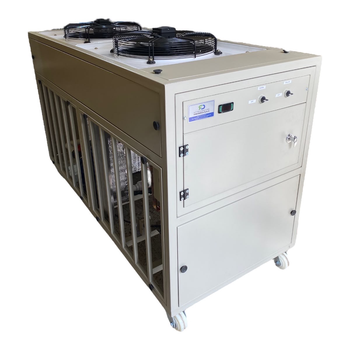 Chiller industrial de 10 T.R. monocircuito con tres ventiladores superiores y gabinete metálico