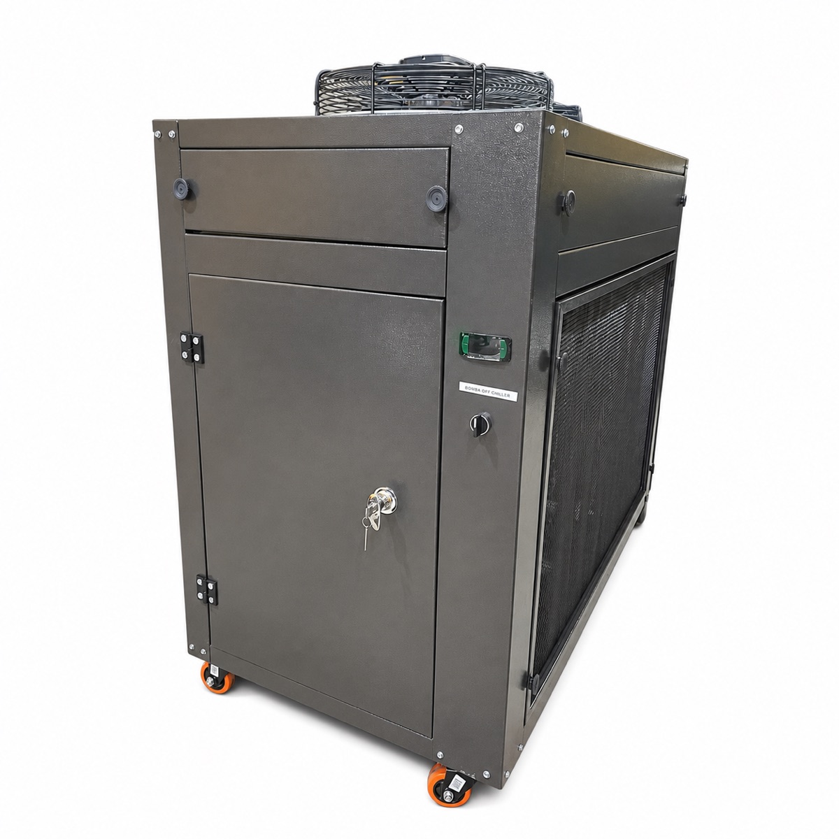 Chiller industrial horizontal de 5 T.R. con gabinete metálico, ventilador superior, panel de control y ruedas